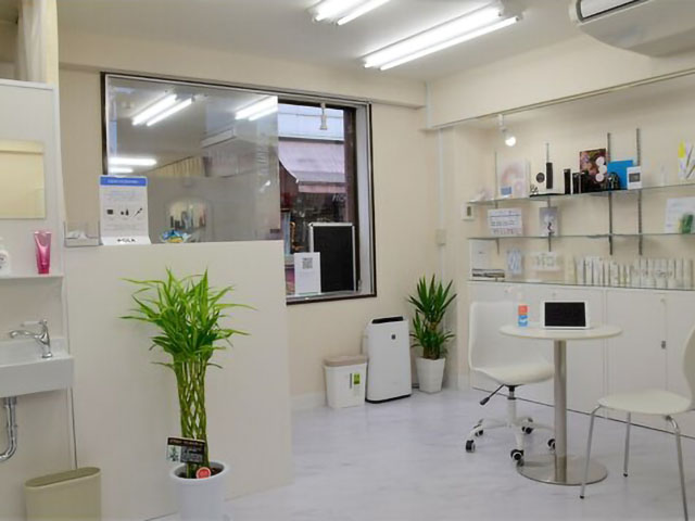 POLA 新宿・大久保駅前