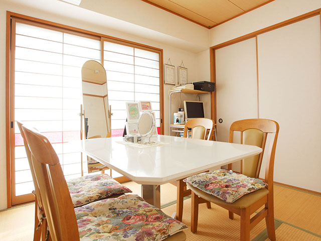 セレブリティハウス 三島店